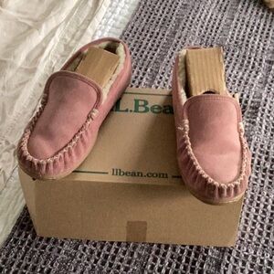 L.L. Bean slippers size 8 medium in decent condition
